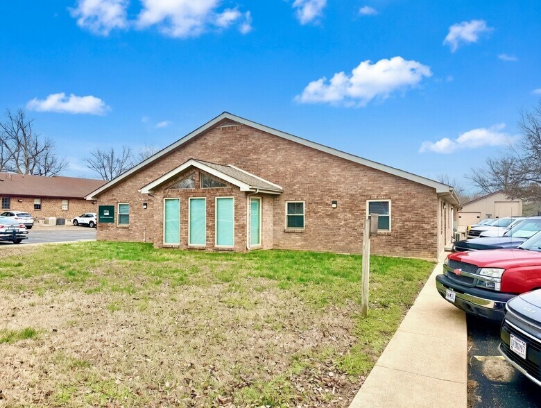 More Photos Of 808-810 Progress Dr, Farmington Office For Sale