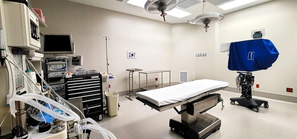 More Photos Of 3201 S Tamiami Trl, Sarasota Medical For Sale