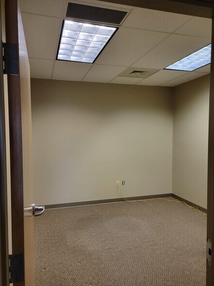 More Photos Of 3122 N Cypress St, Wichita Medical For Lease