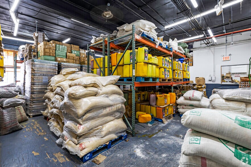More Photos Of 830 Barry St, Bronx Warehouse For Lease