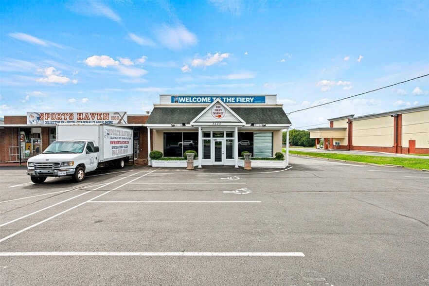 More Photos Of 7535 Williamson Rd, Roanoke Restaurant For Lease