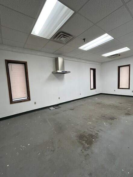 More Photos Of 9340 Shaver Rd, Portage Manufacturing For Sale