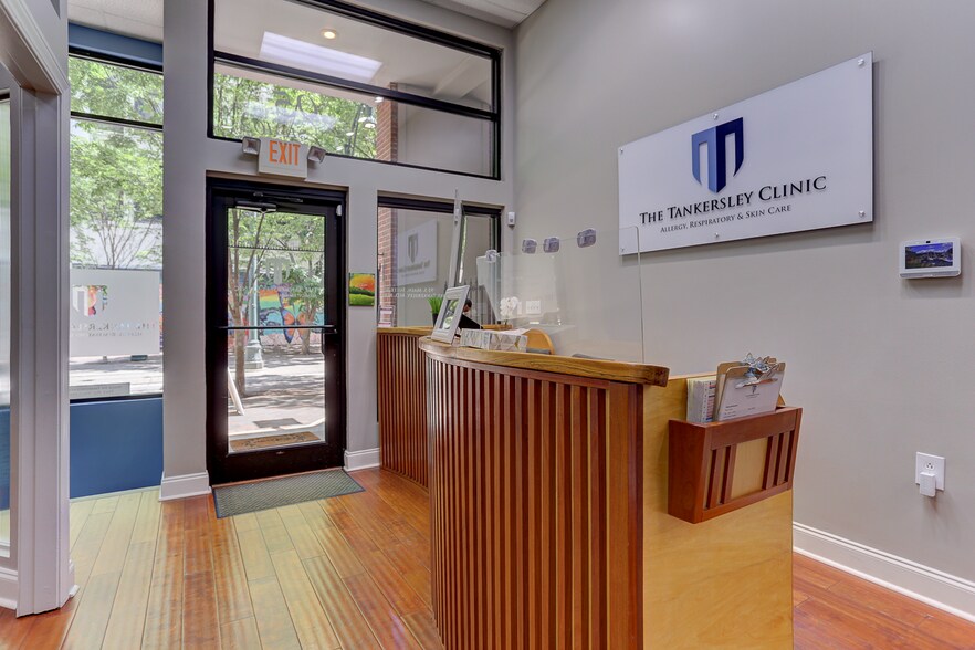 More Photos Of 95 S Main St, Memphis Storefront Retail Office For Lease