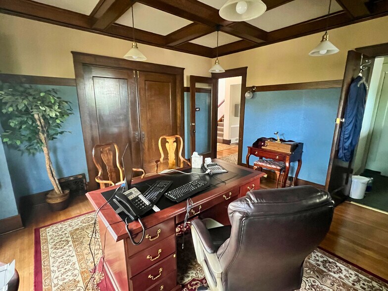 More Photos Of 232 S Batavia Ave, Batavia Office For Sale
