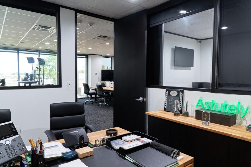 More Photos Of 6100 Corporate Dr, Houston Medical For Sale