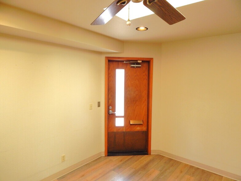 More Photos Of 272 Medical Loop, Roseburg Office For Sale