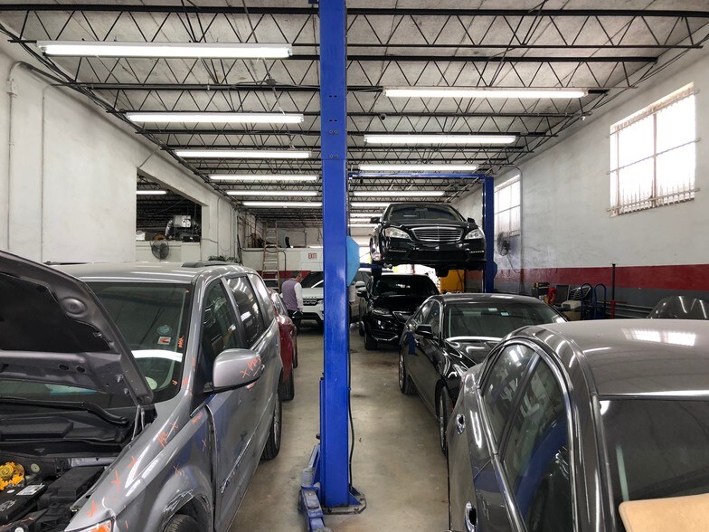More Photos Of 707-709 N Dixie Hwy, Hallandale Beach Auto Repair For Sale