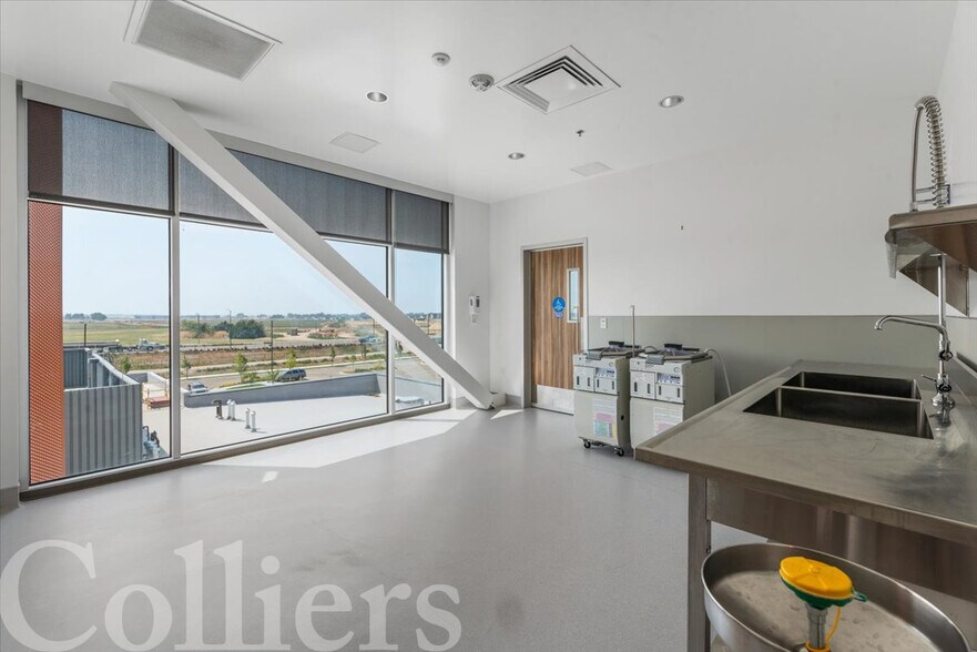 More Photos Of 875 S Vanguard Way, Meridian Medical For Lease