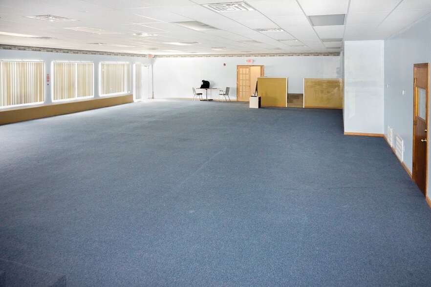 More Photos Of 1126 Old Route 66, Saint Robert Office For Sale