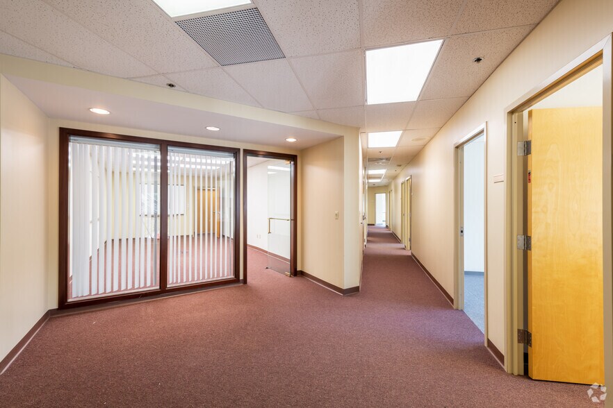 More Photos Of 900 Technology Park Dr, Billerica Office For Lease