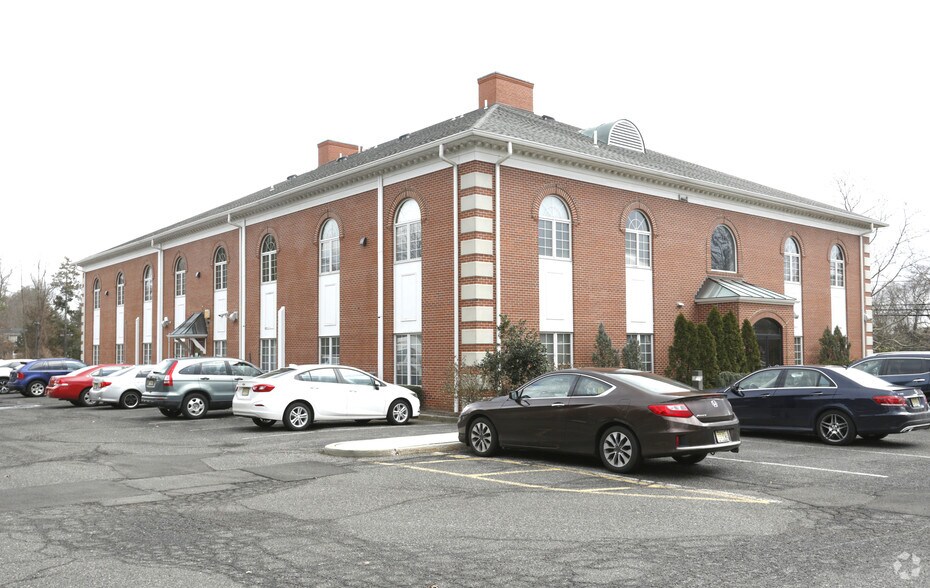 More Photos Of 494 Sycamore Ave, Shrewsbury Office For Sale