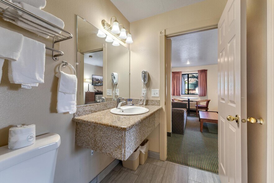 More Photos Of 260 W Main St, Vernal Hotel For Sale