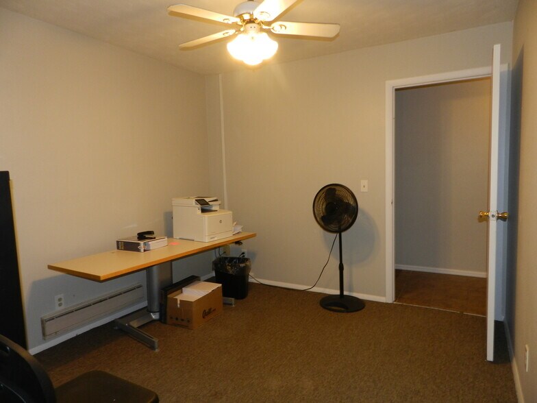 More Photos Of 445 Kristen Ct, Montrose Warehouse For Sale