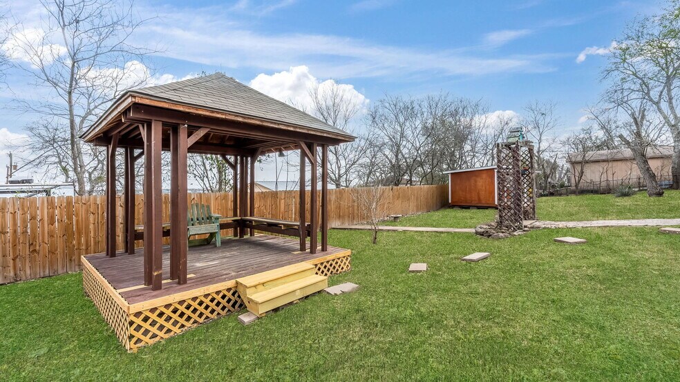 More Photos Of 916 Toepperwein Rd, Converse Loft Creative Space For Lease