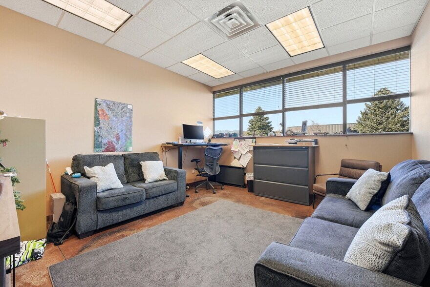 More Photos Of 1925 Aeroplaza Dr, Colorado Springs Warehouse For Lease