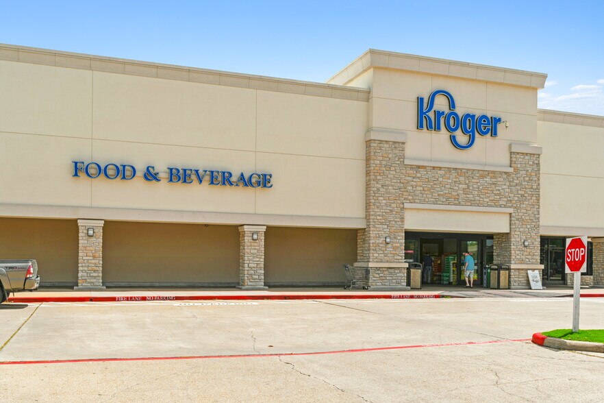 More Photos Of 8470-8592 N Highway 6, Houston Unknown For Lease