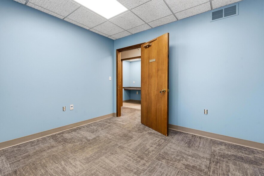 More Photos Of 244 Wilson Dr, Xenia Medical For Sale