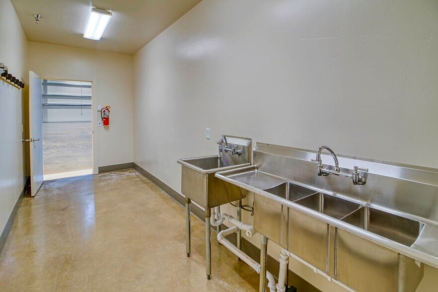 More Photos Of 5811 Sandpiper Dr, Missoula Warehouse For Lease