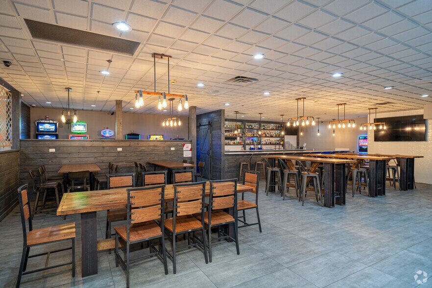 More Photos Of 411 S Larkin Ave, Joliet Hotel For Sale