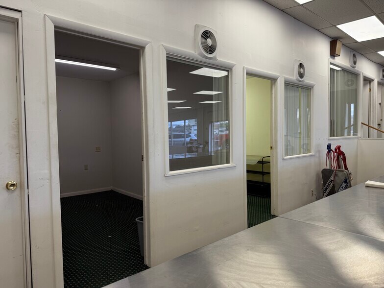 More Photos Of 807 S 4th St, Fulton General Retail For Sale