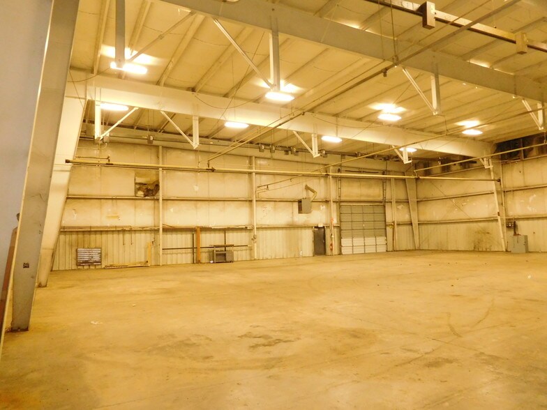 More Photos Of 917 Commerce Cir, Hanahan Warehouse For Sale