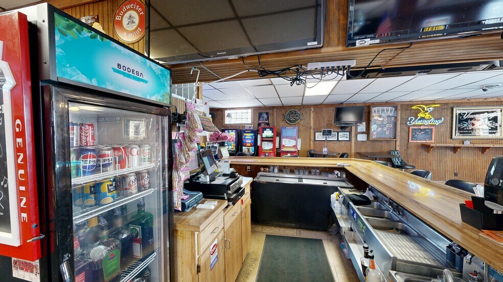 More Photos Of 46 S Leavitt Rd, Leavittsburg Bar For Sale