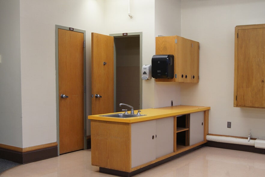 More Photos Of 1042 18th Ave SE, Minneapolis Schools For Sale