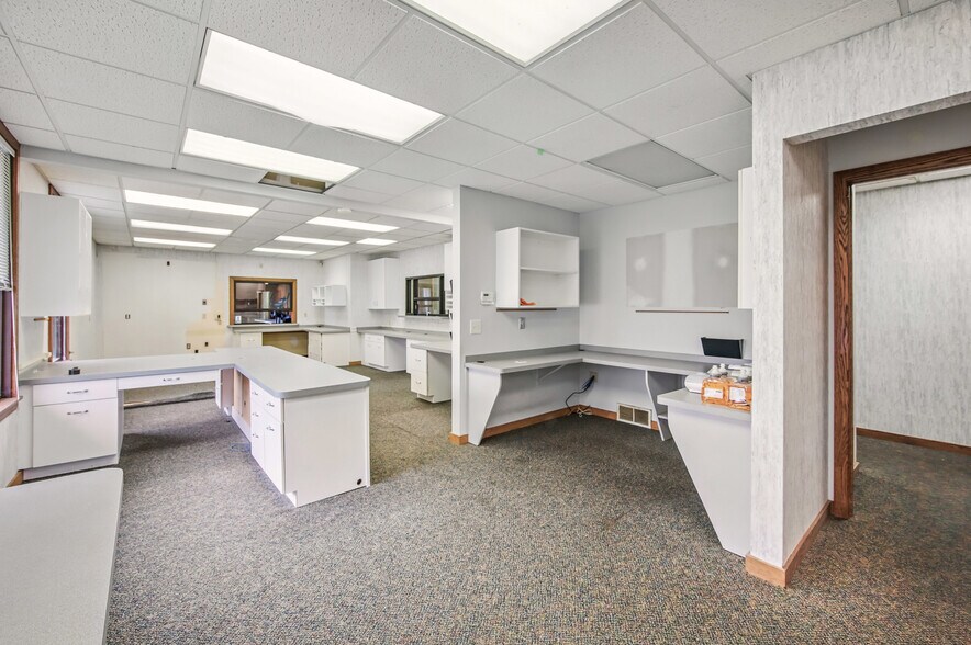 More Photos Of 2000 Green St, Farrell Medical For Sale