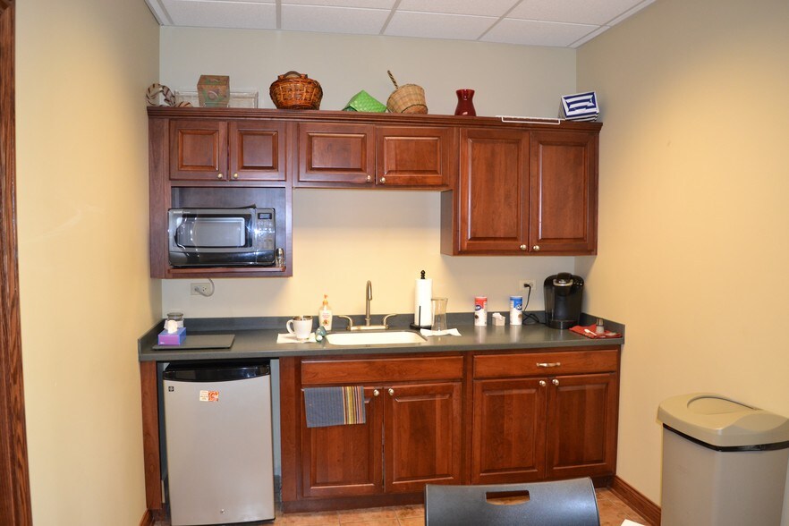 More Photos Of 792-806 W Bartlett Rd, Bartlett Loft Creative Space For Sale