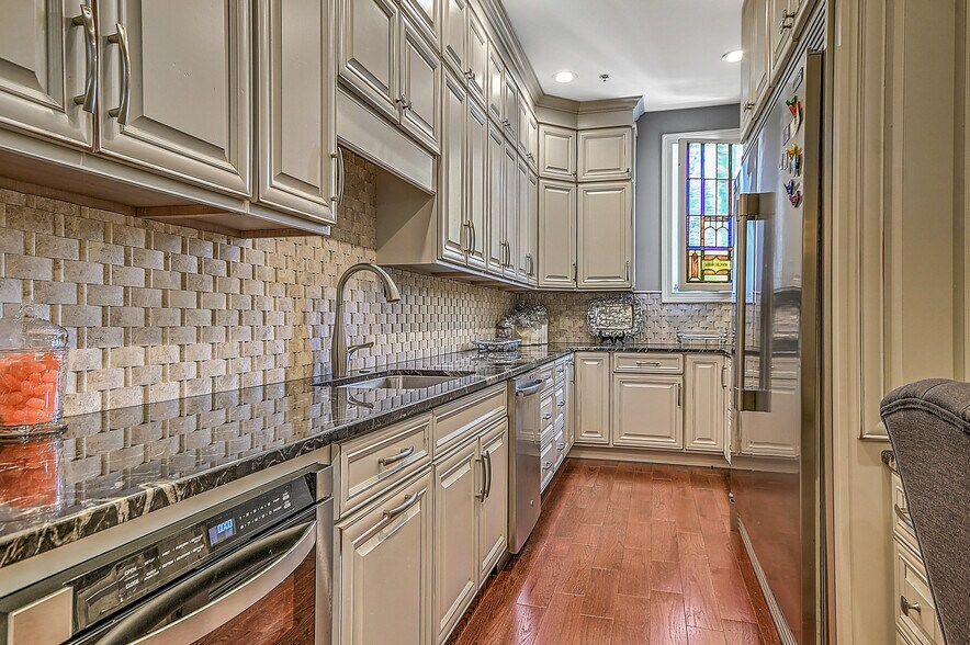 More Photos Of 220 Broad St, Kingsport Flex For Sale