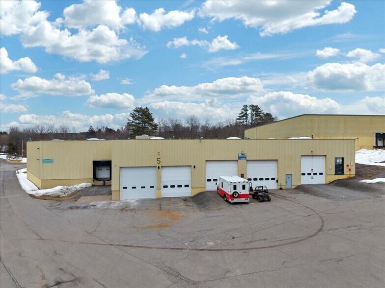 More Photos Of 15 E Elm St, Broadalbin Warehouse For Lease