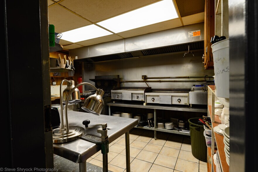 More Photos Of 411 S Main St, Hillsboro Specialty For Sale