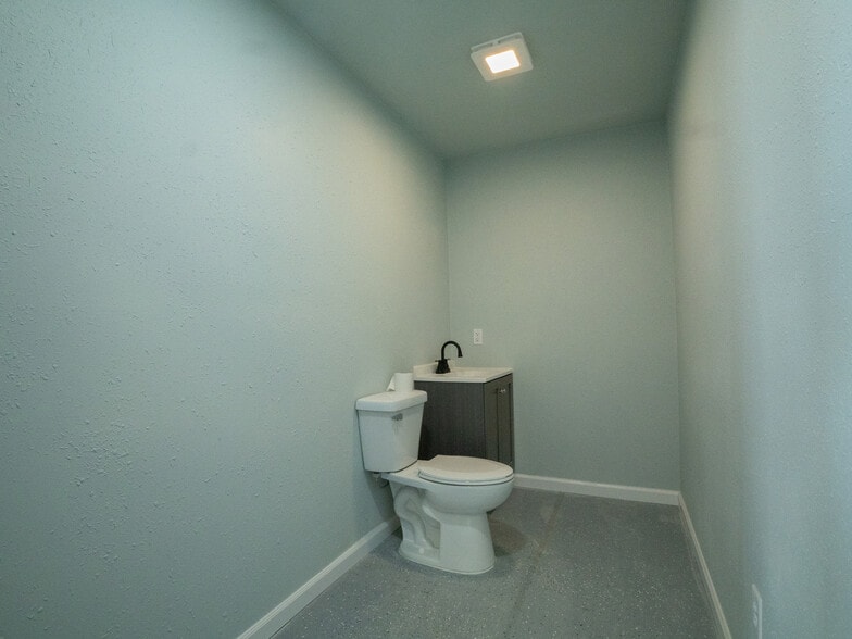 More Photos Of 12509 20th H St, Watford City Industrial For Sale