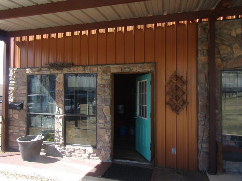 More Photos Of 9 NW Martin Luther King Ave, Idabel General Retail For Sale
