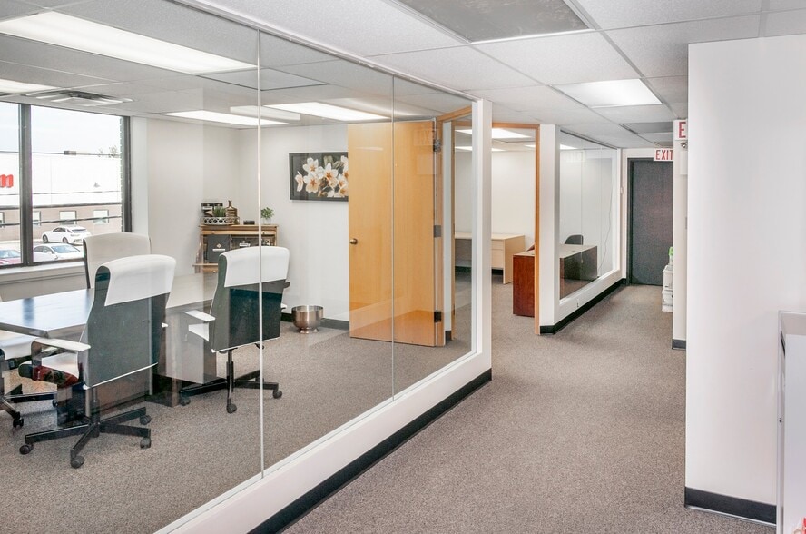 More Photos Of 1715 27th Ave NE, Calgary Manufacturing For Lease