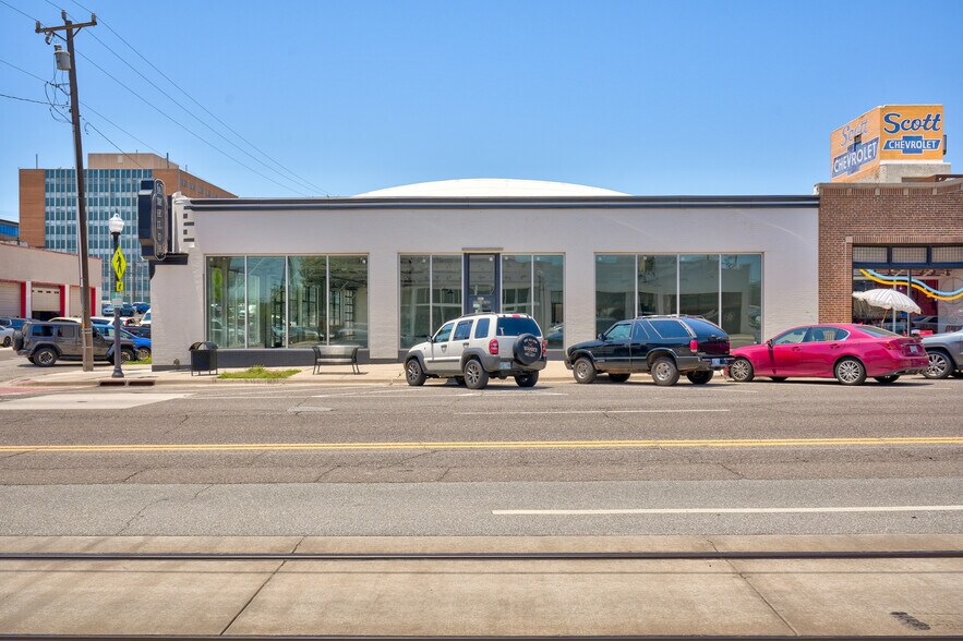 More Photos Of 801 N Broadway Ave, Oklahoma City Storefront Retail Office For Lease