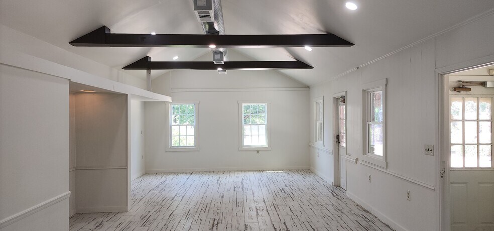 More Photos Of 16 Oak St, Roswell Medical For Sale