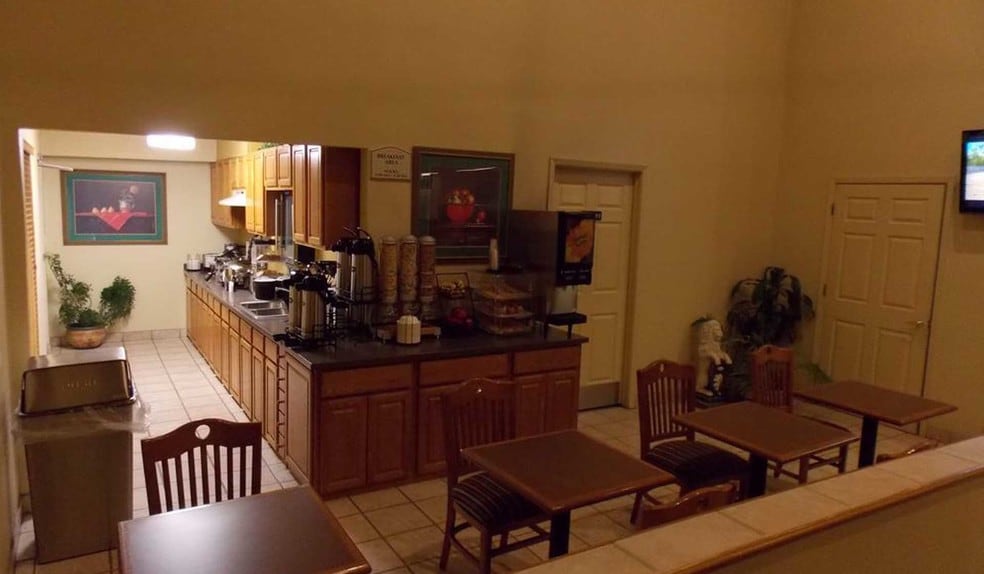 More Photos Of 207 US Highway 77 S, Hallettsville Hotel For Sale