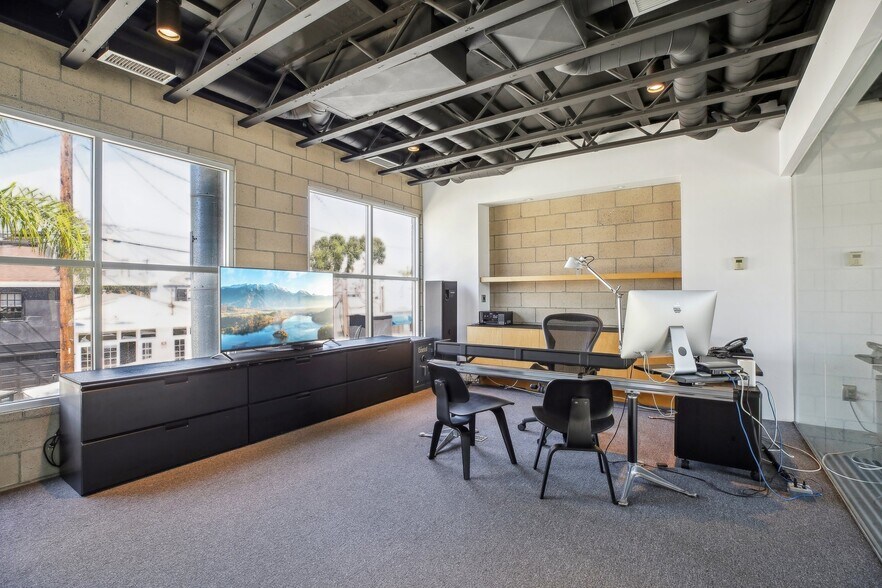 More Photos Of 411 30th St, Newport Beach Loft Creative Space For Sale