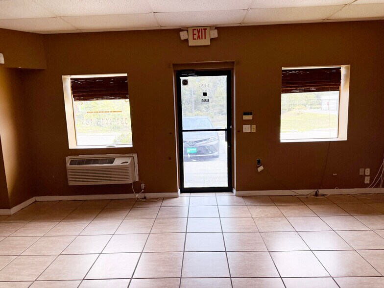 More Photos Of 1424 N Gulf Ave, Crystal River Self Storage For Lease