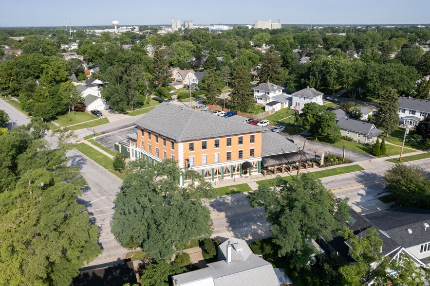 More Photos Of 301 River Rd, Maumee Storefront Retail Office For Sale