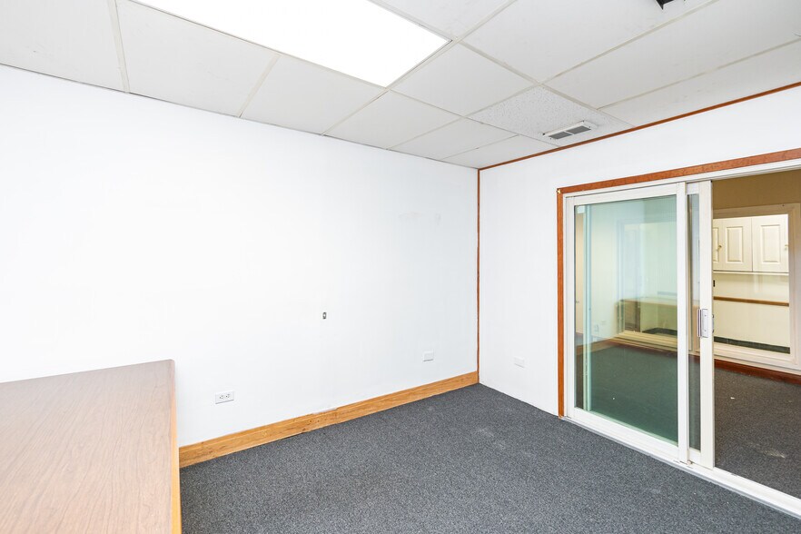 More Photos Of 4616 W Fullerton Ave, Chicago Light Manufacturing For Sale