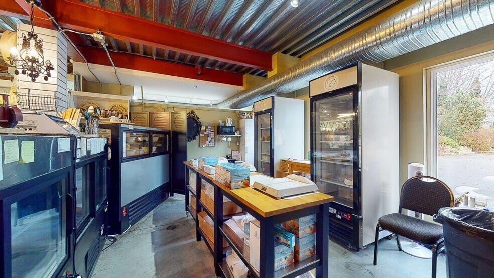 More Photos Of 473 Gower Point Rd, Gibsons Restaurant For Lease