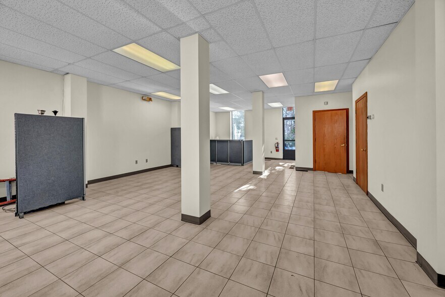 More Photos Of 126 Franklin St, Torrington Light Manufacturing For Sale