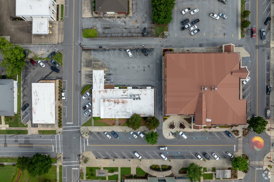 More Photos Of 501 2nd Ave N, Clanton Bank For Sale