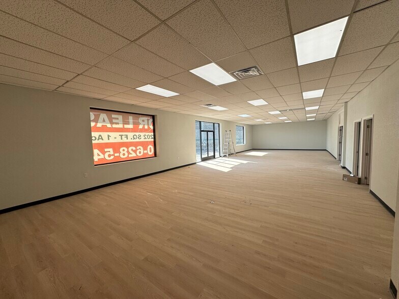 More Photos Of 8539 NE Loop 410, San Antonio Service For Lease