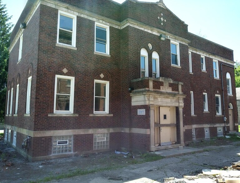 More Photos Of 310 E 137th St, Chicago Self Storage For Sale