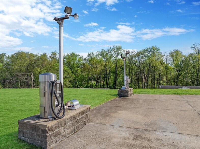 More Photos Of 212 Pine St, Jefferson Carwash For Sale