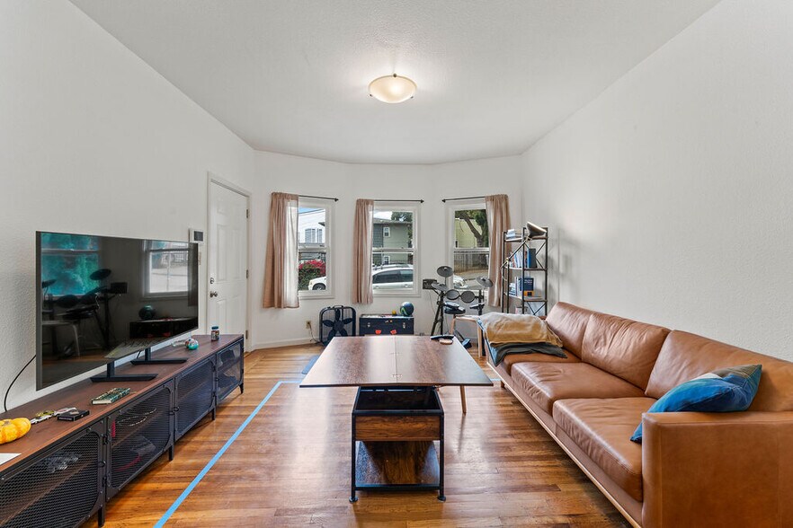 More Photos Of 74 Pearl St, Oakland Apartments For Sale