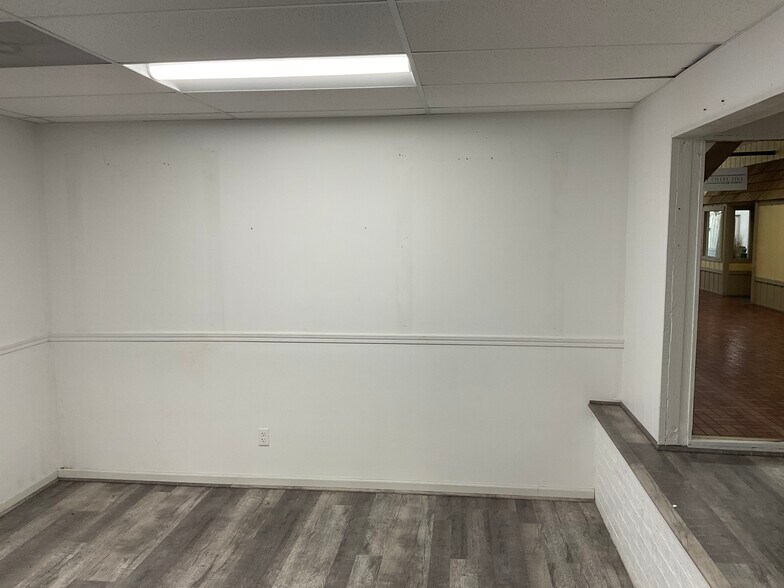 More Photos Of 1650 45th St, Munster Office For Lease